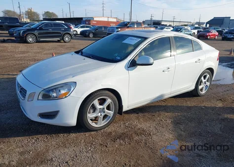 2012 Volvo S60 T5 z USA, uszkodzony, nr VIN YV1622FS0C2114804